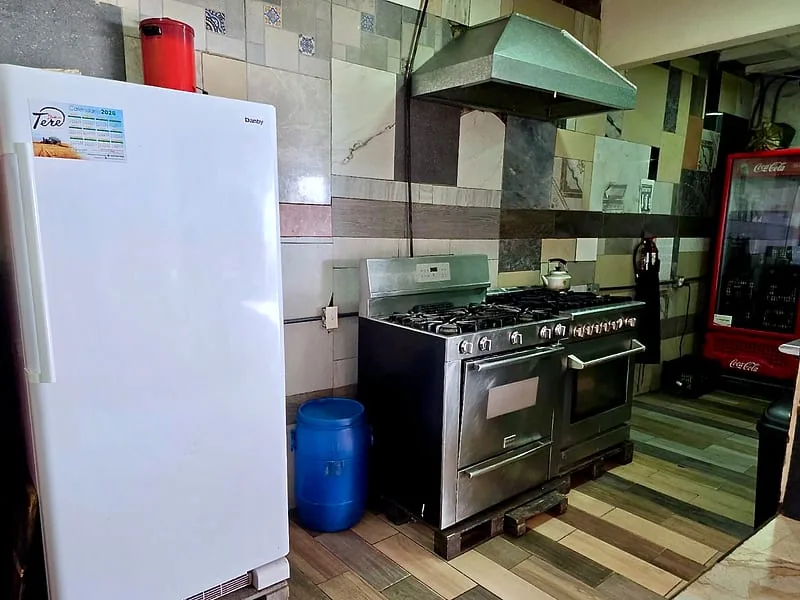 Cocina del centro de rehabilitación en Ejido Matamoros, Tijuana