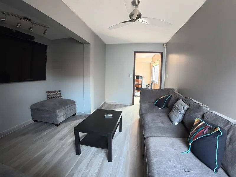 Sala de TV en el centro de rehabilitación en Playas de Tijuana