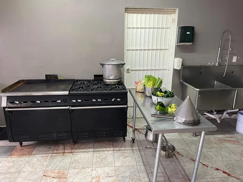 Cocina del centro de rehabilitación en Rosarito